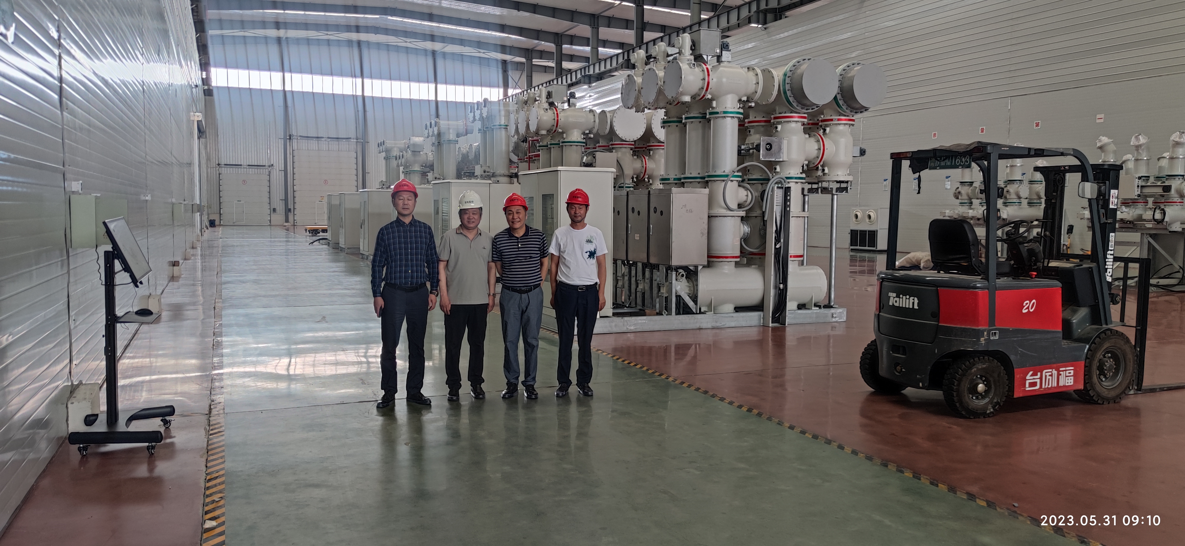 Customer group photo in production hall